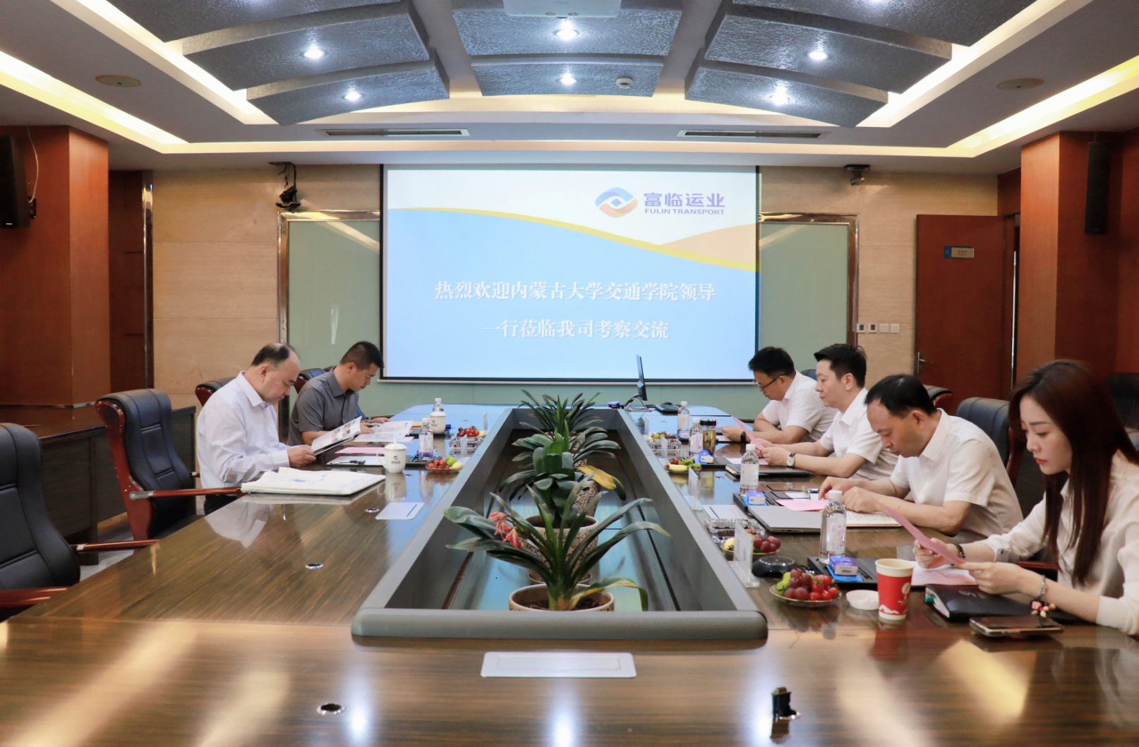 内蒙古大学交通学院与俄罗斯专享会开展校企合作交流座谈